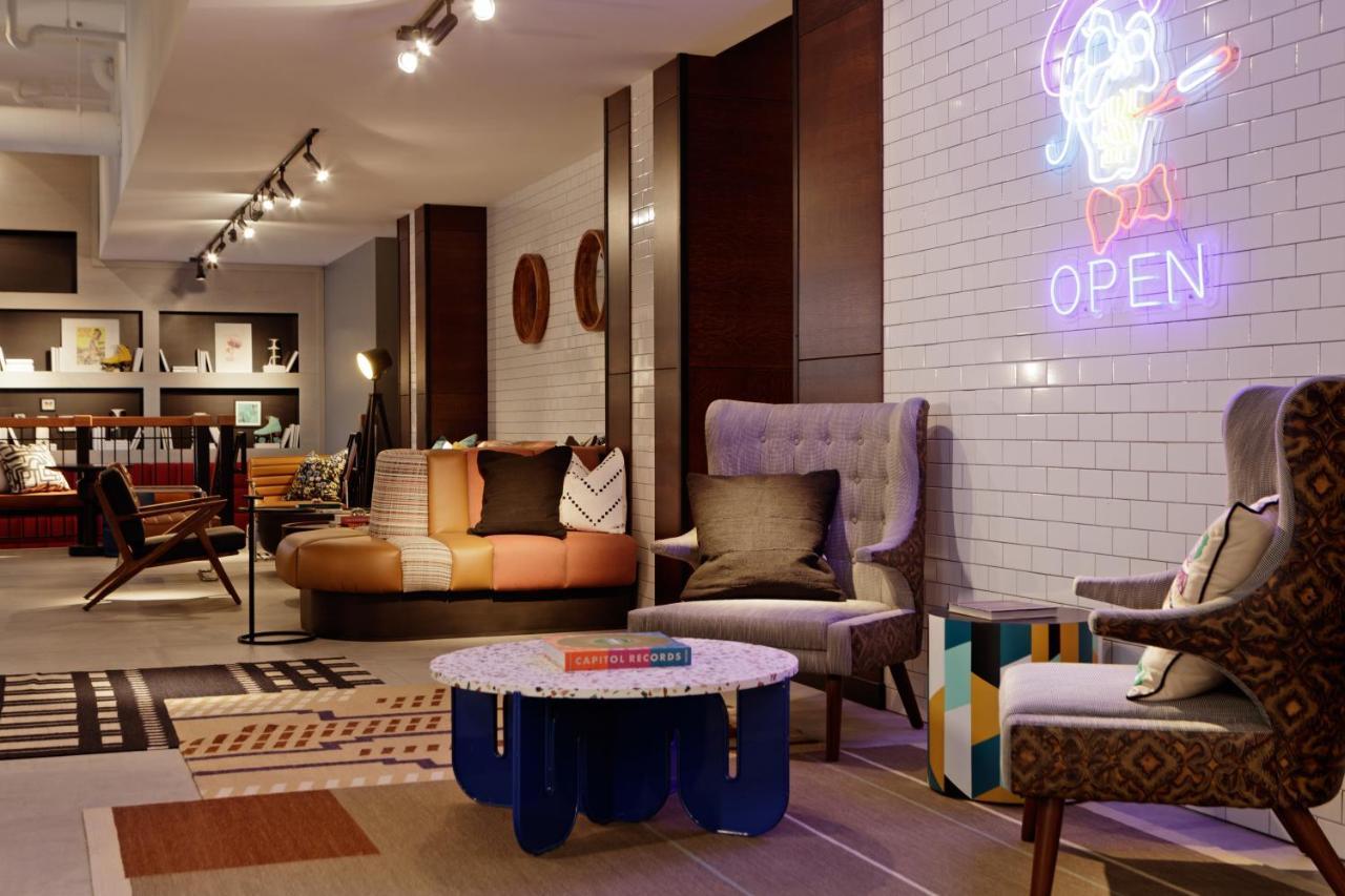 Hotel Moxy Richmond Downtown Exterior foto