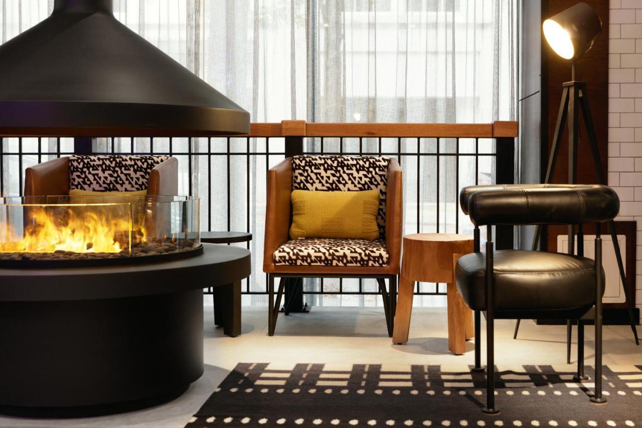 Hotel Moxy Richmond Downtown Exterior foto